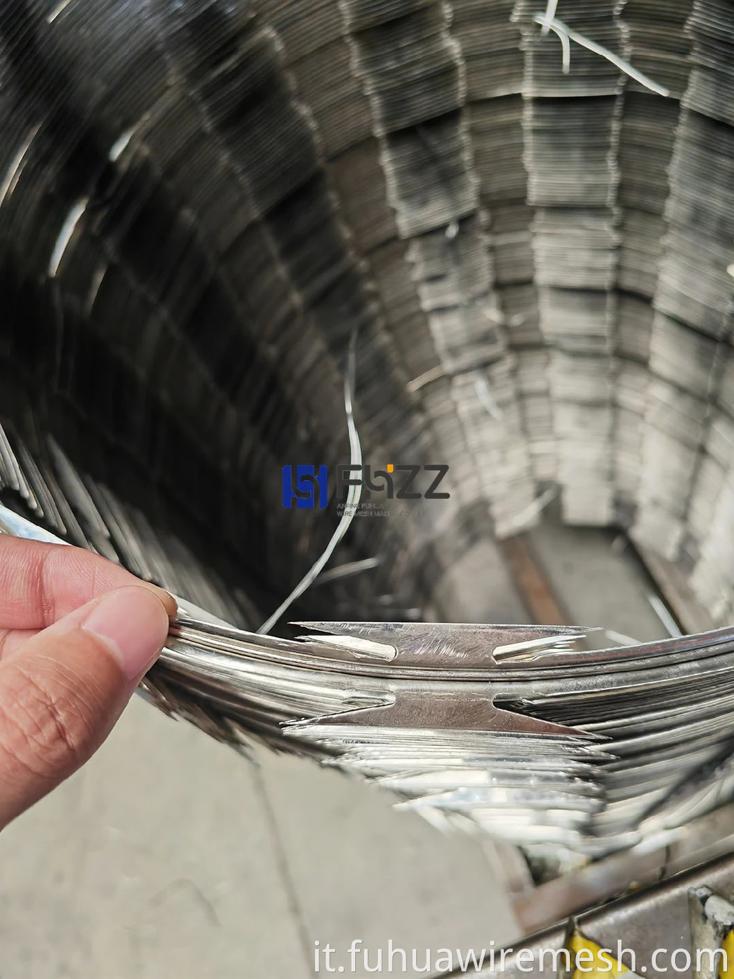 CFT-65 in acciaio inossidabile 430 Concertina di sicurezza, filo rasoio in acciaio inossidabile, diametro da 450 mm Concertina Razor Basebo